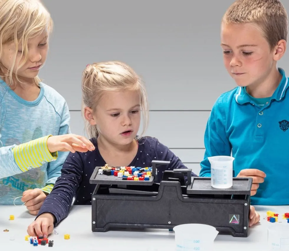 Balance éducative 2 plateaux pour apprentissage poids.