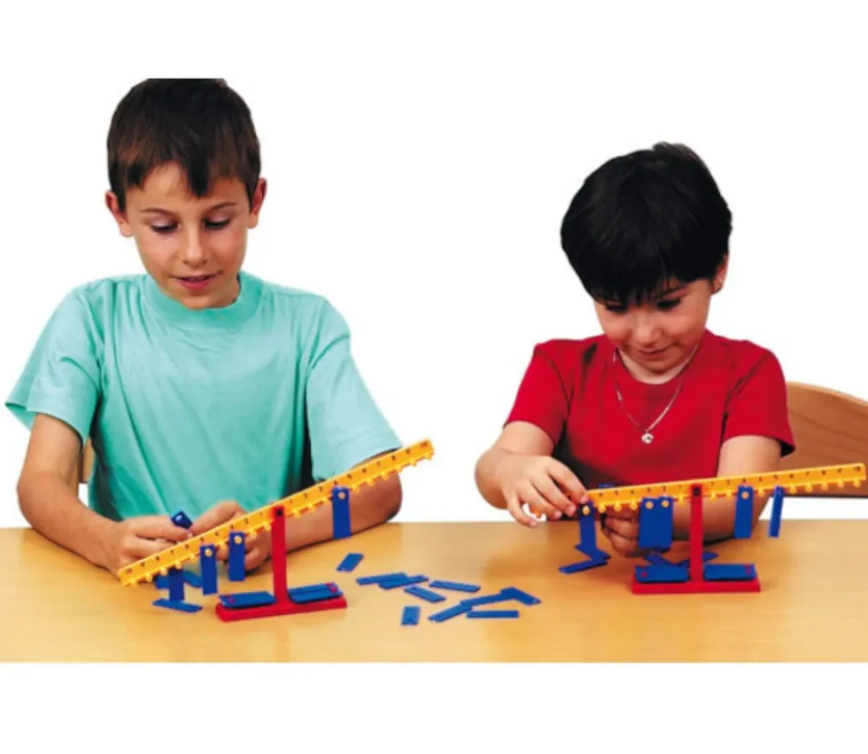 Balance élève de 33 cm avec 20 poids de 10 g