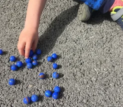 20 Billes néon bleu 16 mm + 1 calot 25 mm -