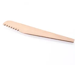 Couteau en bois cranté pour modelage / pâte à modeler