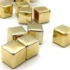 Cube doré en plastique 10 mm à l'unité