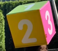 Dé 30 cm mousse vinyle faces couleurs chiffres 1 à 6 pour jeu XXL