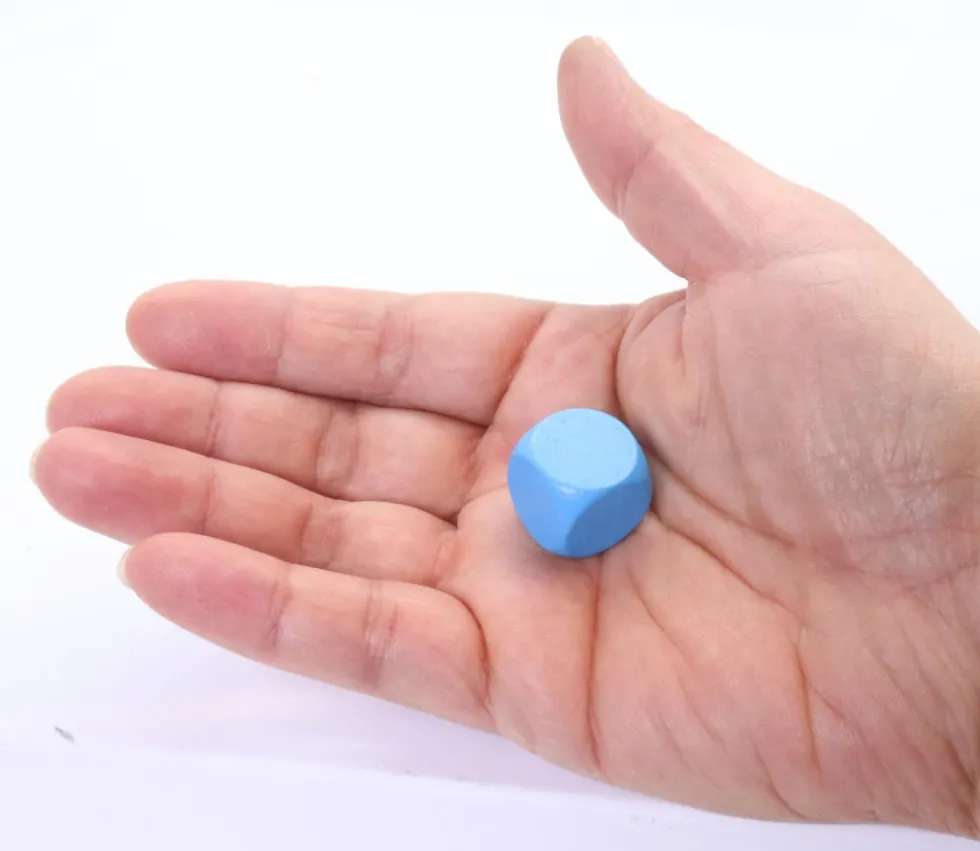 Dé neutre bleu clair 16 mm en bois hêtre sans marquage à l'unité