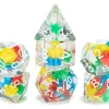 7 dés multifaces avec mini meeples à l'intérieur