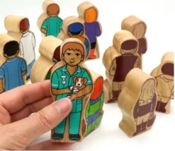 Enfant en bois 80 x 42 x 25 mm garçon personnage jeu