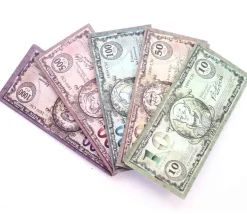 150 faux billets de banque centrale de Waldorg