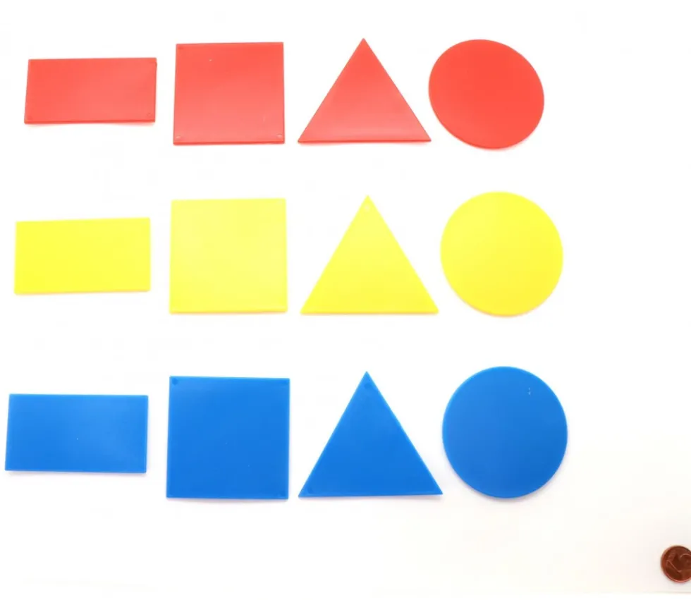 12 formes géométriques triangle, rectangle, carré, rond en 3 couleurs