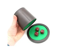 Gobelet avec couvercle 8 x 7.5 cm plastique intérieur feutrine