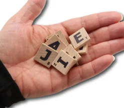 7 jetons lettres jeu pour dire "je t'aime"