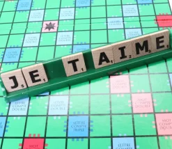 7 jetons lettres jeu pour dire 