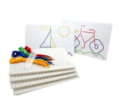 Jeu de laçage : 4 plateaux associables + 16 lacets + 4 crayons