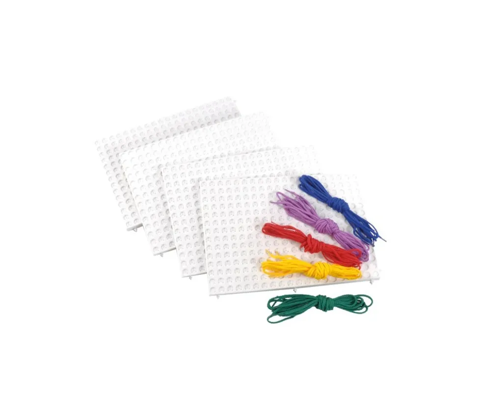 Jeu de laçage : 4 plateaux associables + 16 lacets + 4 crayons