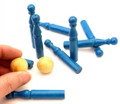 Jeu de 9 Mini Quilles bois en bleu 6.5 cm + 2 boules