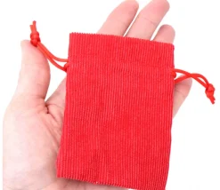 Mini sac 7.5 x 10 cm - velours épais rouge avec cordon