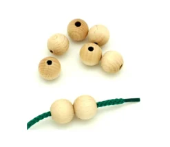 50 perles en bois hêtre 1.5 cm - trou de 0.4 cm