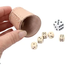 Petit Gobelet en cuir naturel avec 5 dés