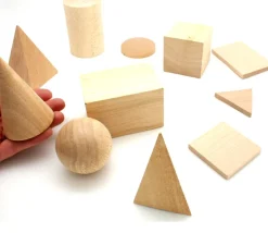 11 pièces en bois formes géométriques diverses : solides et bases