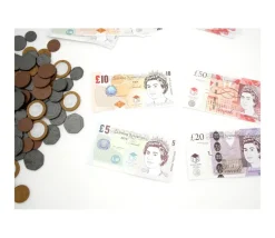 96 pièces et billets argent UK - LIVRES sterling anglais monnaie factice