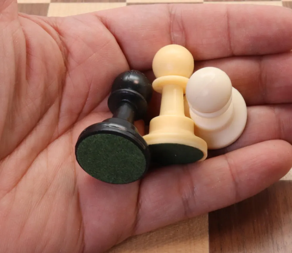 Pion en plastique 37 x 22 mm pour jeu à l'unité