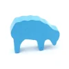 Pion mouton bleu clair 40x28x10 mm en bois pour jeu de société