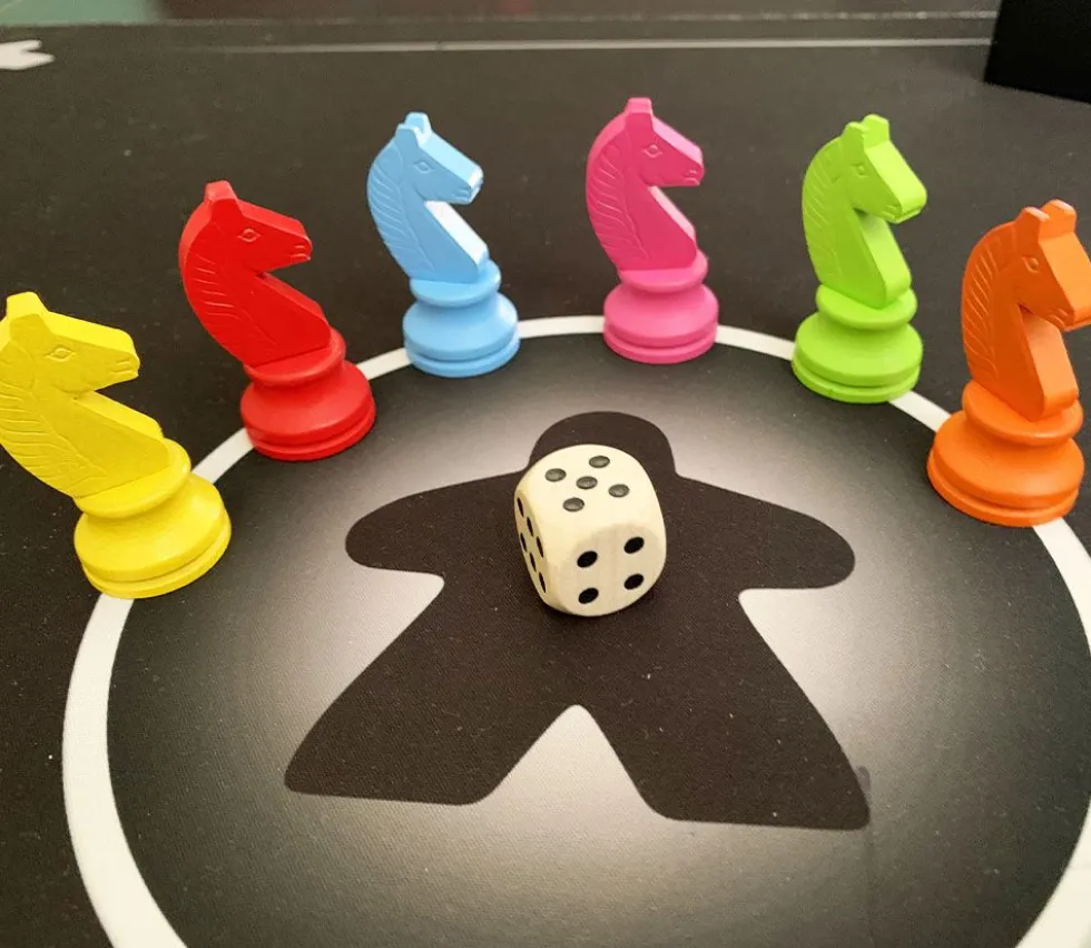 6 Pions chevaux en bois 5 cm multicolores