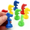 8 pions petits chevaux plastiques