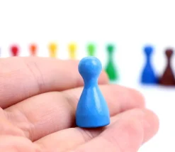 15 Pions Small multicolores en bois pour jeux (15 couleurs)