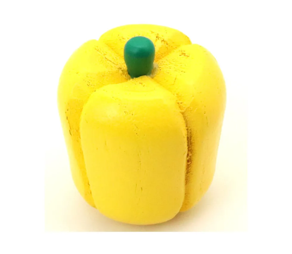 Poivron jaune en bois de 4.5 x 3.9 cm légume jouet