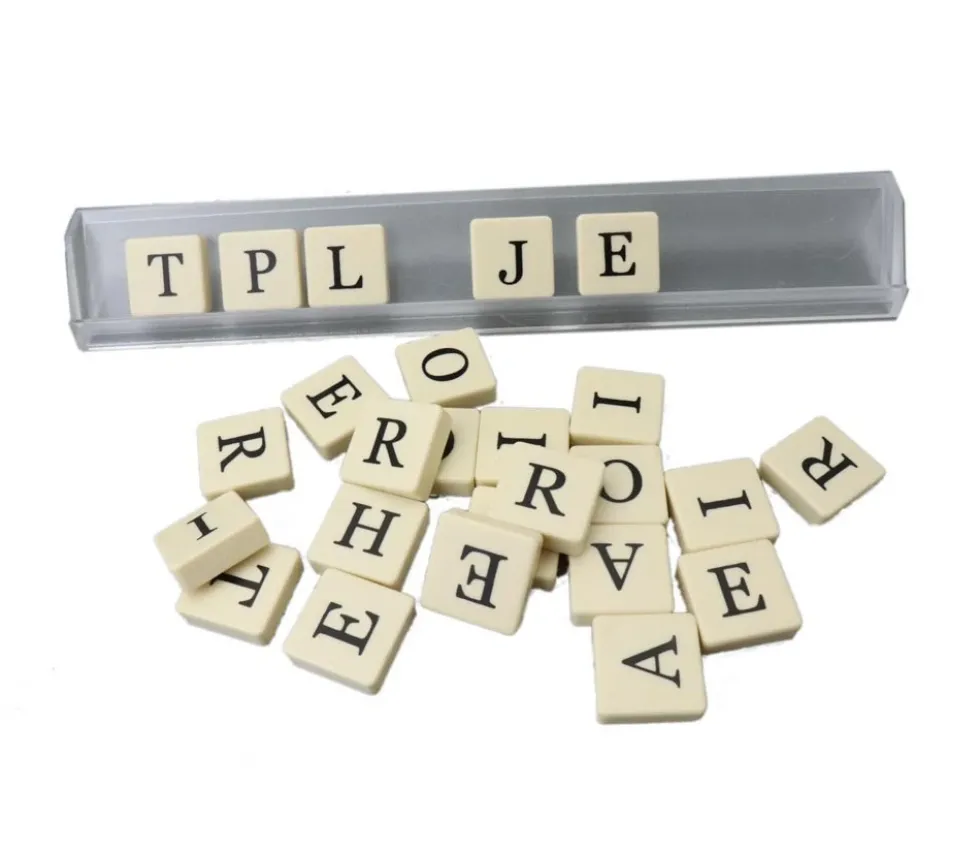 Portes lettres ou jetons rummy, scrabble en plastique transparent chevalet