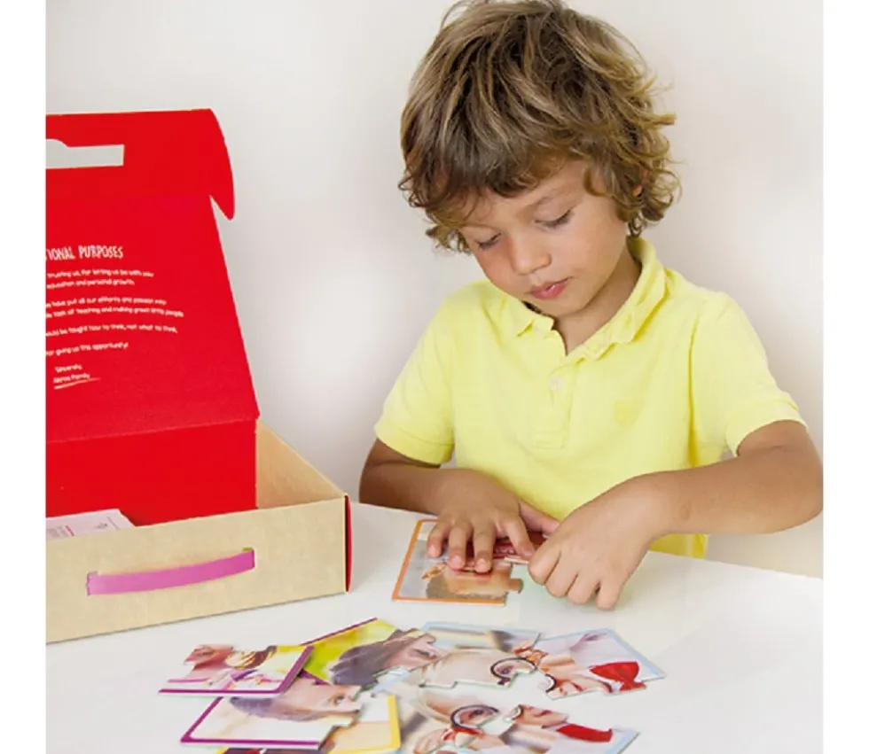 12 Puzzles Les enfants heureux du monde - 3, 4 et 6 pièces
