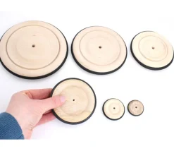 Roue en bois de 3.4 cm avec pneu caoutchouc noir