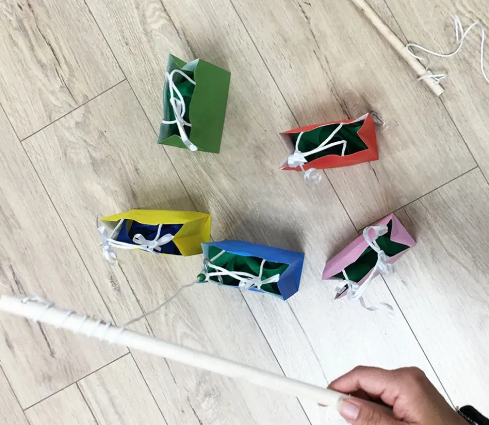25 Sacs colorés en papier avec anse à garnir