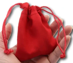 Sac tissu rouge 9 x 8 cm avec cordelette - style velours