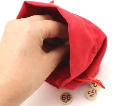 Sac 13 x 18 cm - velours épais rouge avec cordon
