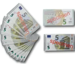 Set 100 billets de 5 euros factices pour jeux