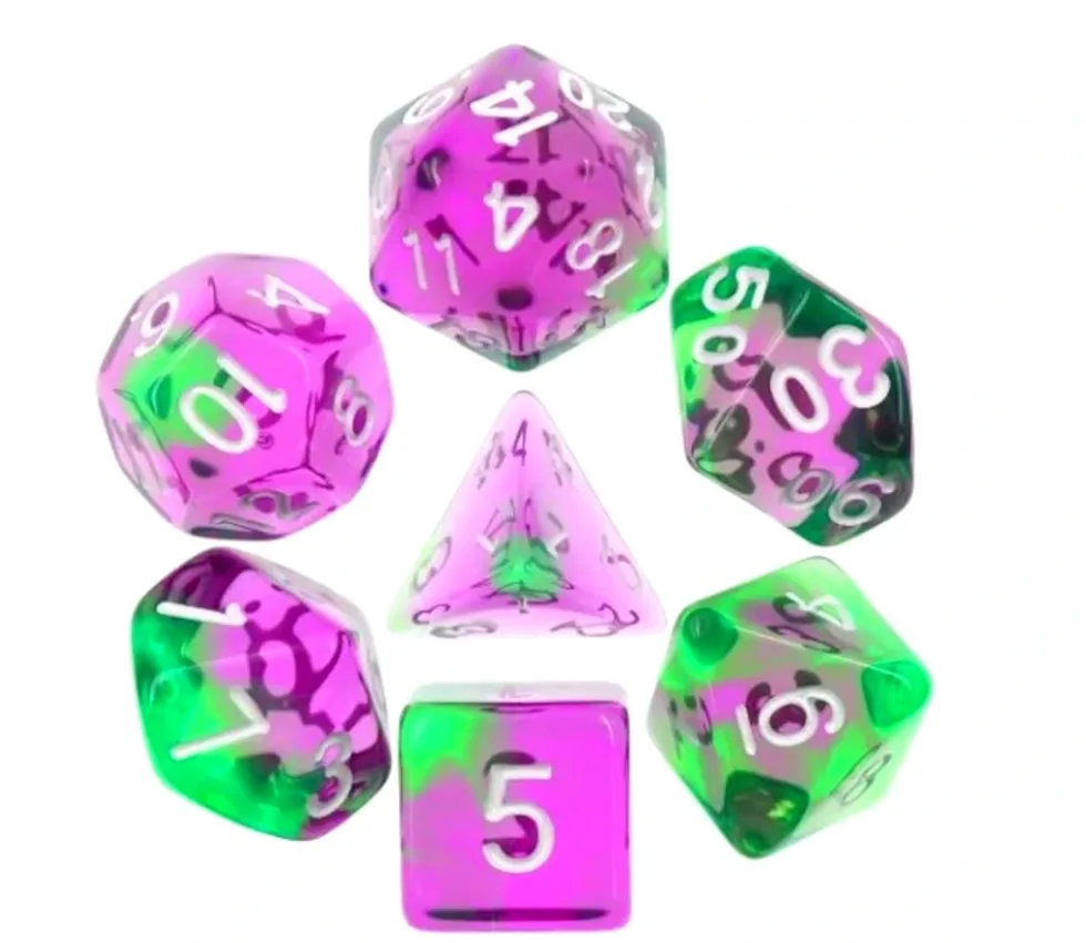 Set 7 dés multi-faces evergreen translucide violet et vert