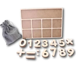 Tableau de calcul avec chiffres et signes en bois