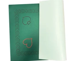 Tapis cartes 48 x 70 cm vert décor atouts feutrine dos latex