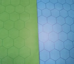 Tapis de jeu recto bleu - verso vert battlemap hexagone effaçable plateau 66 x 60 cm