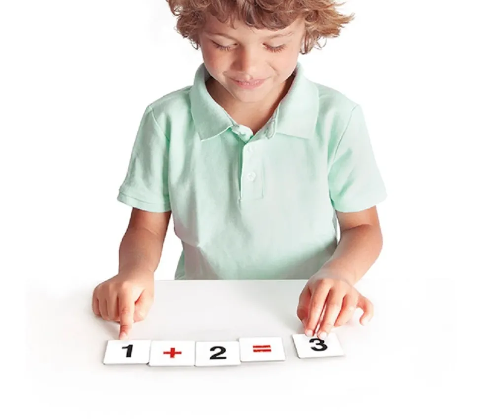 216 tuiles chiffres et signes mathématiques