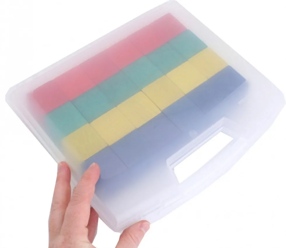 Valisette 24 x 20.5 x 4.8 cm en plastique vide